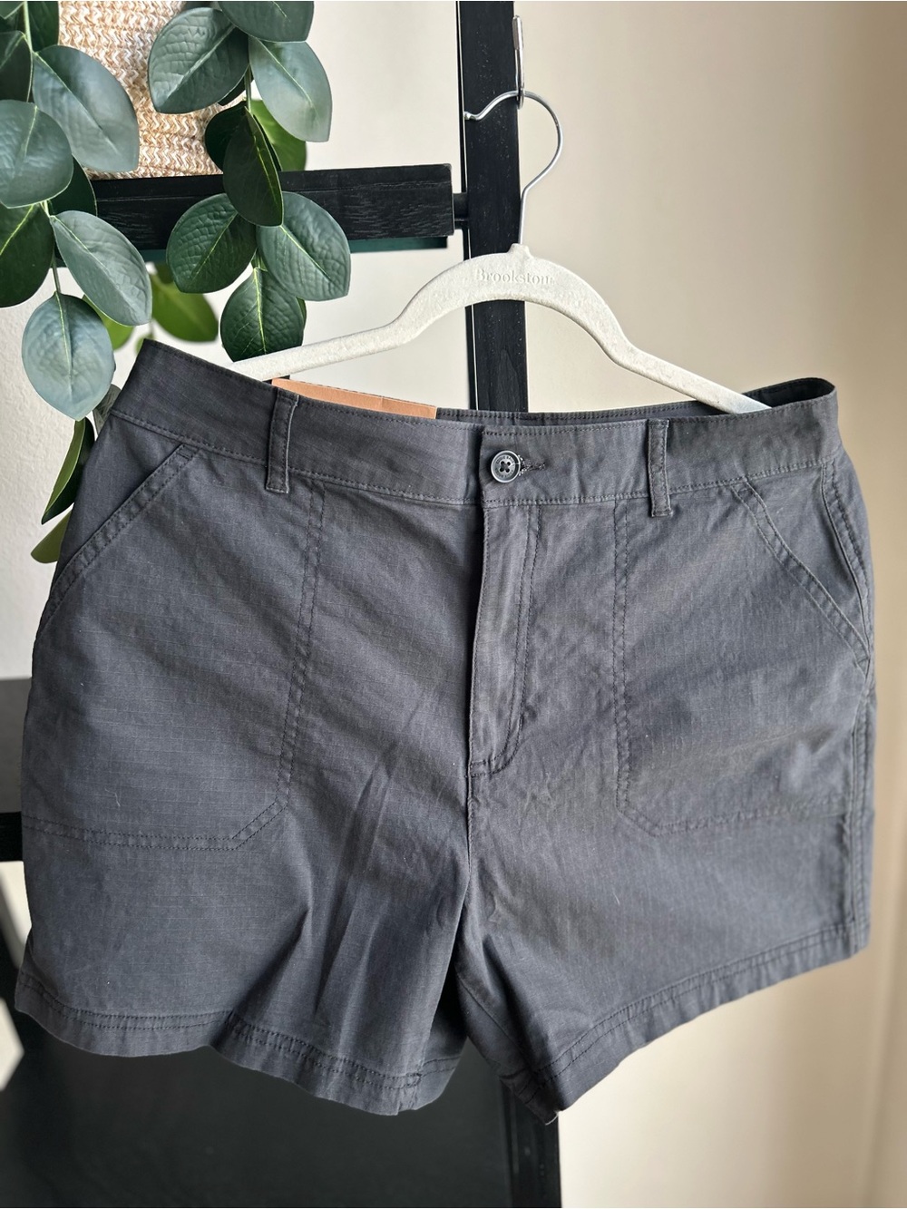 Eddie Bauer Charcoal Gray Casual Women's Shorts size 10.